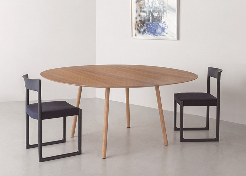 SWEEPY チェア (アームなし / ファブリック)