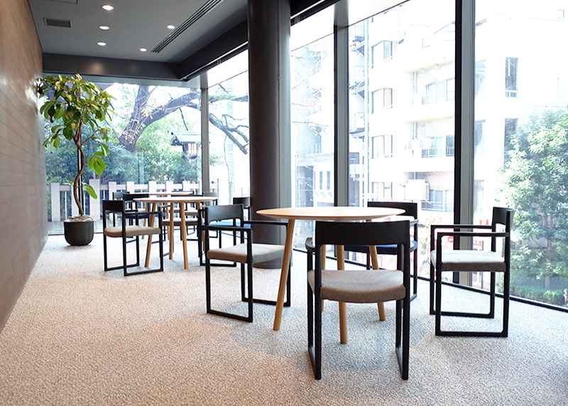 SWEEPY チェア (アームなし / ファブリック)