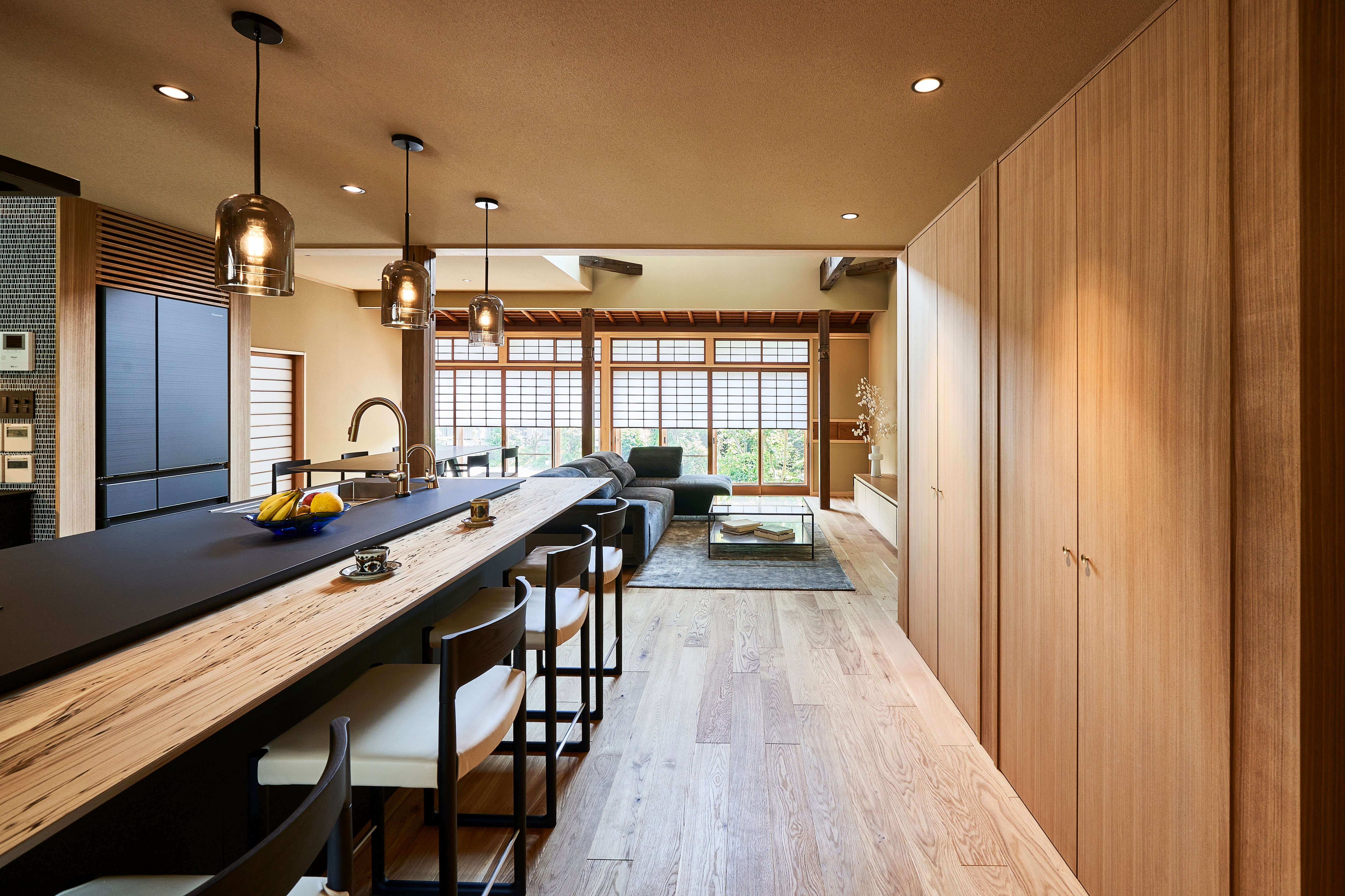 SWEEPY カウンターチェア