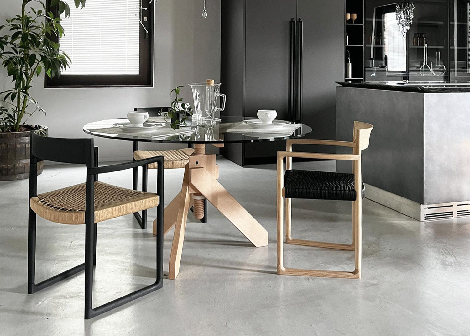 SWEEPY チェア (アームなし / ペーパーコード)