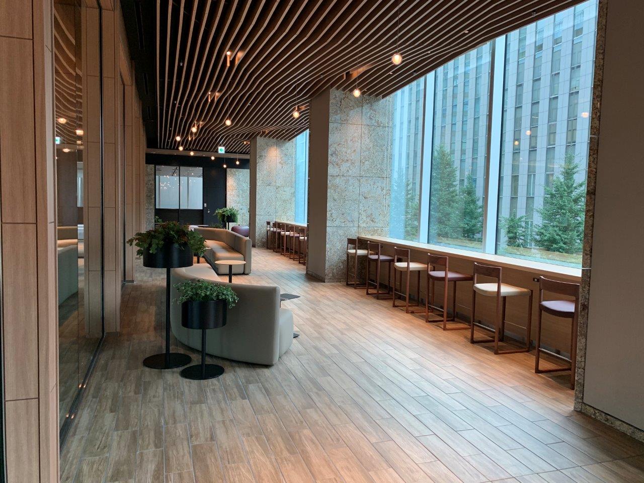 SWEEPY カウンターチェア