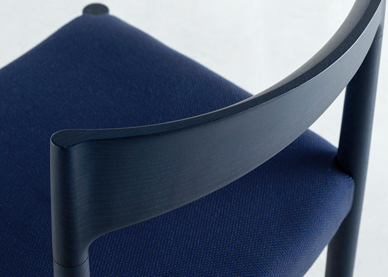 SWEEPY チェア (アームあり / ファブリック）