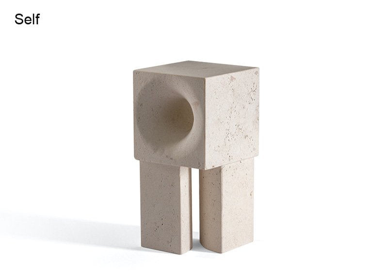 ニューヨークのデザインスタジオYabu PushelbergによるAssemblyは彫刻のようなミニマルな３つのピースからなるコレクションで、人生とは予測不可能で、シンプルに美しいのだということを表しています。ライムストーンのCrema D’orciaを彫刻し滑らかさを表現。無形質な輪郭、かつ幾何学的なフォルムに仕上げました。それぞれ、Self, Collective, Convergence と名づけられ、「個人」「コミュニティ」「交わり」をあらわしています。それぞれ一つでも成立しますが、すべて集まると、人が関わりあいを持つときに生まれる本質的な美しさが現れます。