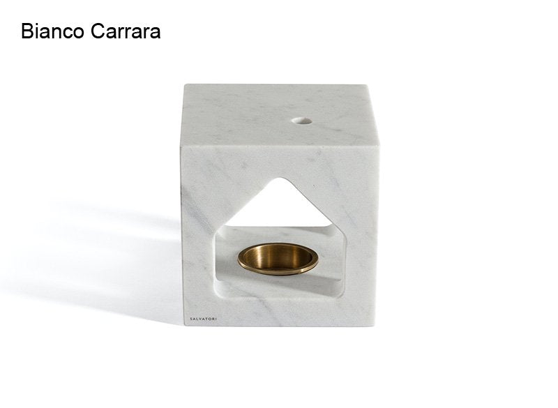 わずか12㎝の高さのシンプルな彫刻は、家というものは完璧ではないかもしれないが、大切で、もっとも心地よい場所という考えを表しています。これは、The Village プロジェクトの前提を反映し、天然石を通して家というビジョンを独自に解釈し表現しています。ＭＡという名前は、日本語の「間」からとったもので、存在する要素の間にある空きのことで、関わり合い、合間、休止といった意味を形にした言葉です。