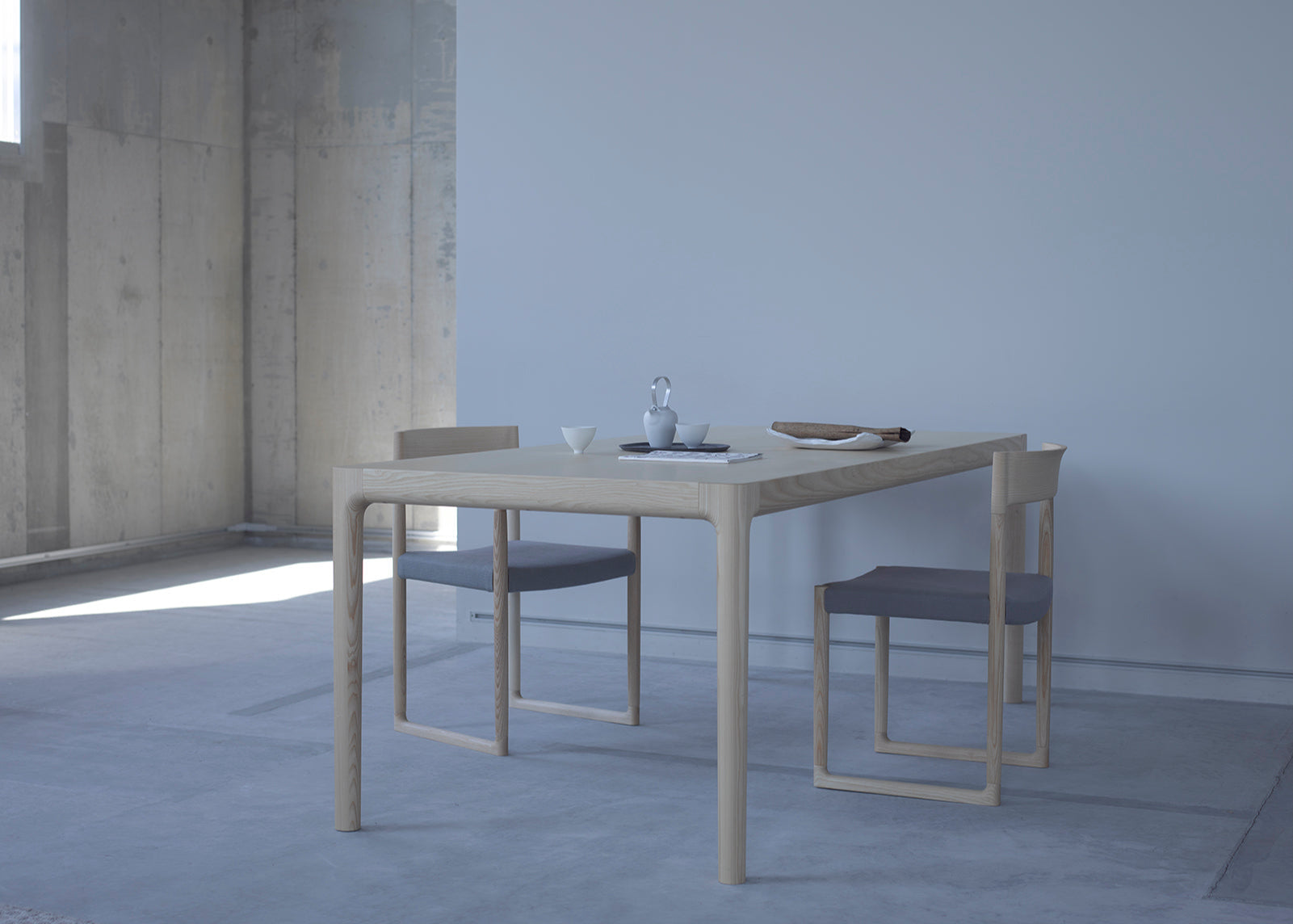 SWEEPY table | interiors online store