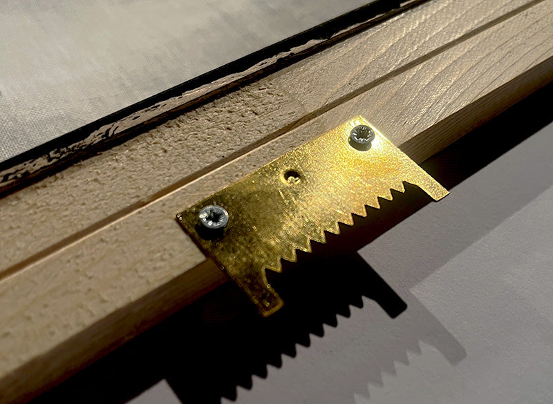 Fernando Picenni-1929年Bergamo生まれ。幼少時より絵画に目覚め、特に自然の形状を描くことに興味があり「沸き起こる感情をできる限り色付きのポエティックな絵画によって表したいと強く思う。彼にとっては描く対象がフリーサンプルのようにあふれ、抒情的なサインやイメージが転がっているようなものでしたいつでも描けるよう絵画道具を持ち歩き、実際にその作品は発展と充実をし続ける絵画による語彙でできた文集のようなものだった。彼は、ミラノの伝統的なJamaica Barに集う、Piero Manzoni,Enrico Castellani,Tancredi Parmeggianiら とも交流がある最後の偉人たちの一人でもあった。ミラノの主要ギャラリーのGalleria Annunciata, Grostetti Studio, Morone gallery, the Studio Falchiなどでも個展を開いた実績があり、もっとも重要なコレクターたちから称賛された。20世紀を代表するイタリア人画家の最も古いマイスターの一人でもある。