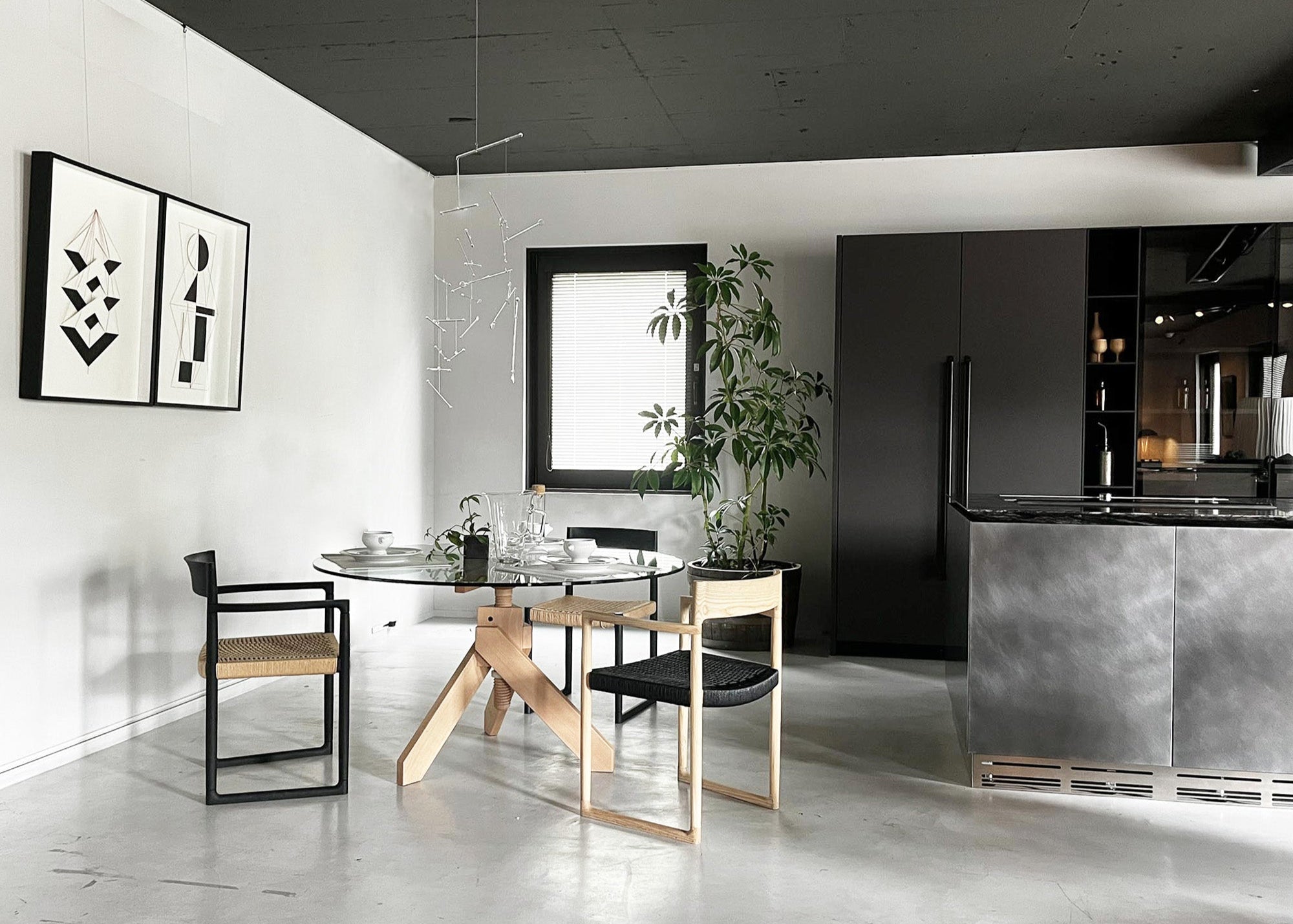 SWEEPY チェア (アームあり / ペーパーコード）