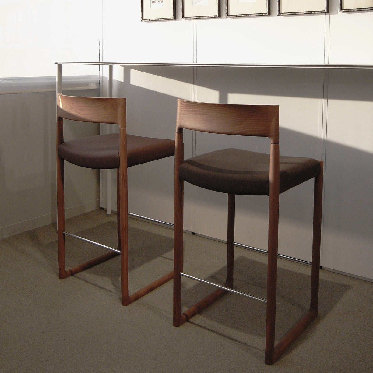 SWEEPY カウンターチェア