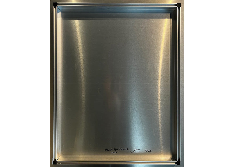 題材：犬島（岡山県）の湖畔風景 : メタルプリント（アルミニウムパネル）-junfunahashi- 東京生まれ。NYを拠点とし、ファッション雑誌やショーを中心としたジュエリーデザイナーとして活躍。レニークラビッツのステージ用アクセサリーデザインやファッションデザイナー：クストバルセローナとNYコレクションのコラボなども手掛ける。 現在は、彫刻家としてArt Institute of Chicago に在籍。金属鋳造、陶芸、写真などを掛け合わせた Mixed Media を通じて、境界線のない、融合と調和の世界を追求中。